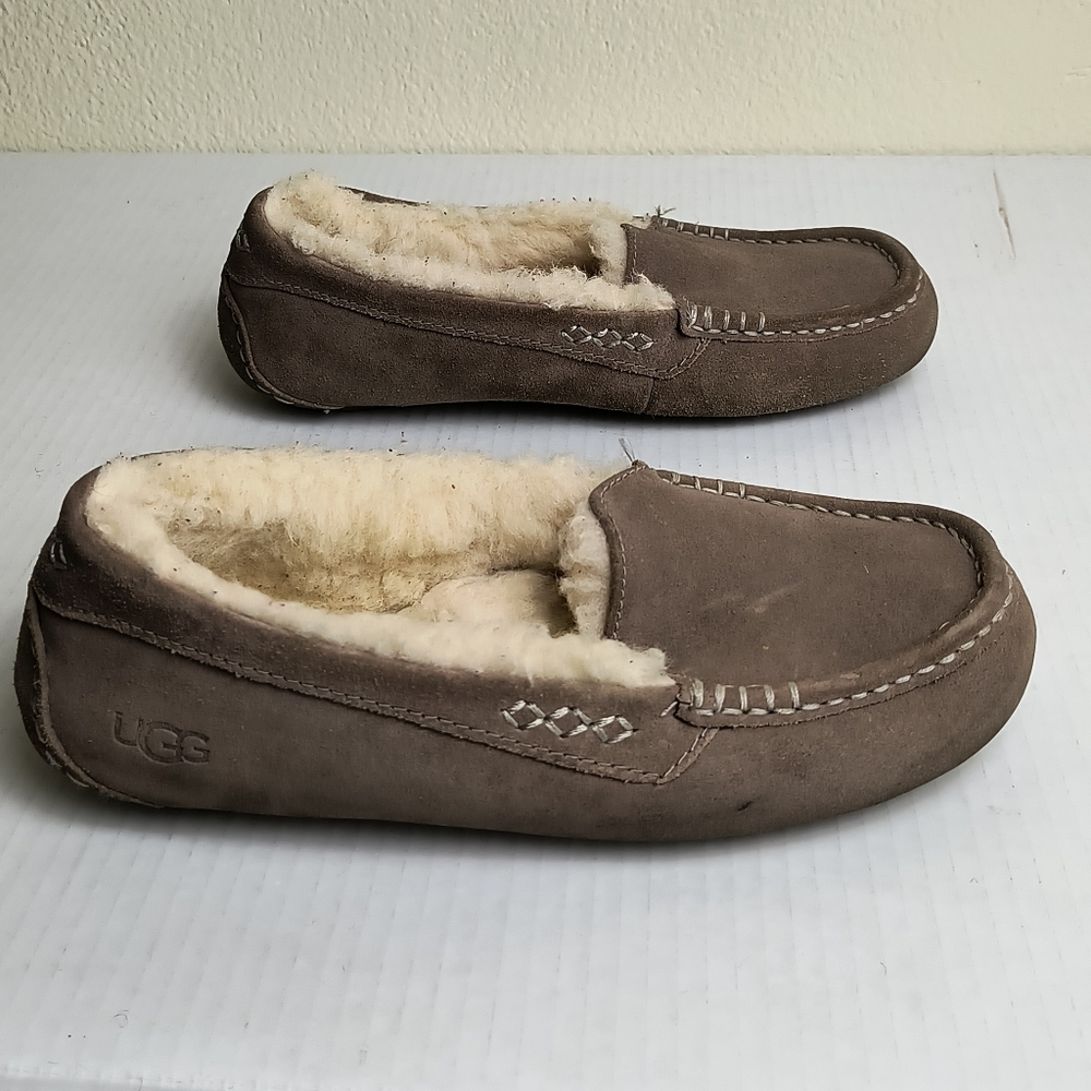 UGG Ansley Brown Slippers with Plush Sheepskin Lining Size 6 House Slipper